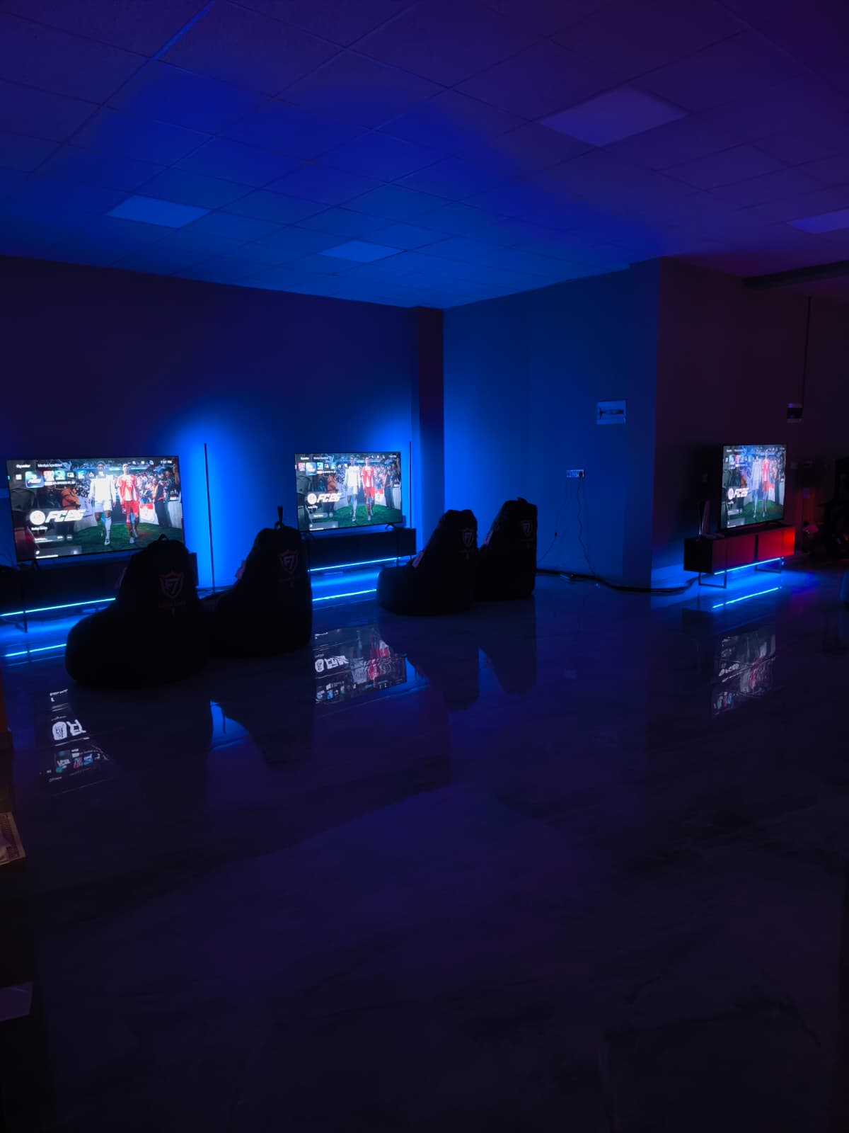 F7 Game Cafe - 4