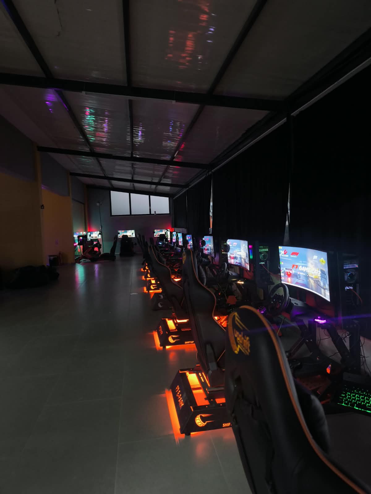F7 Game Cafe - 2